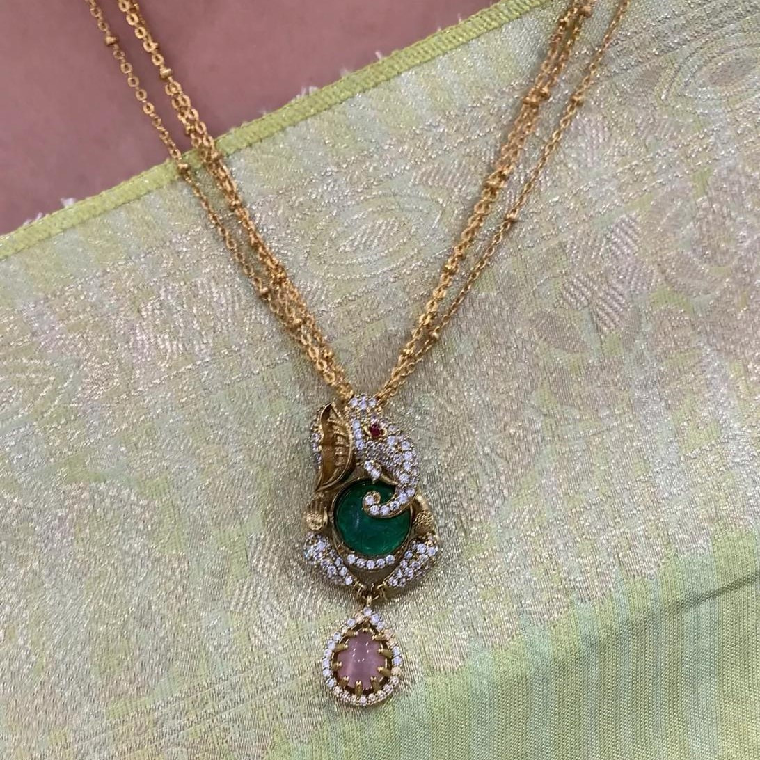 CHAIN WITH LOCKET