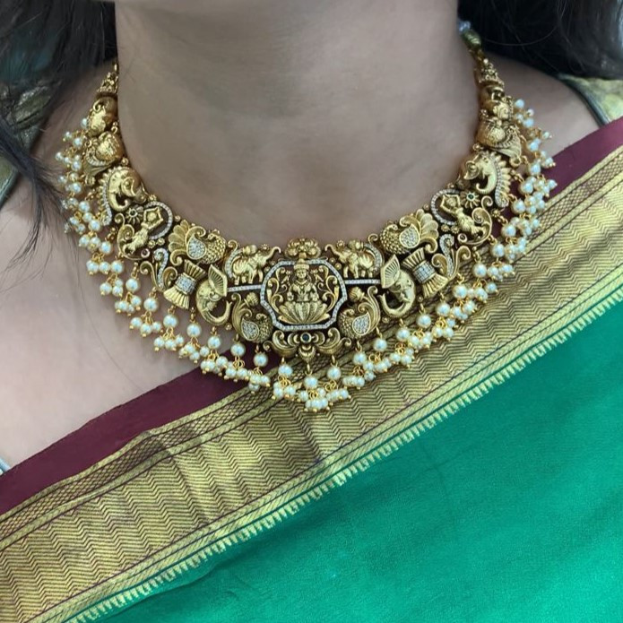 SHORT NECKLACE