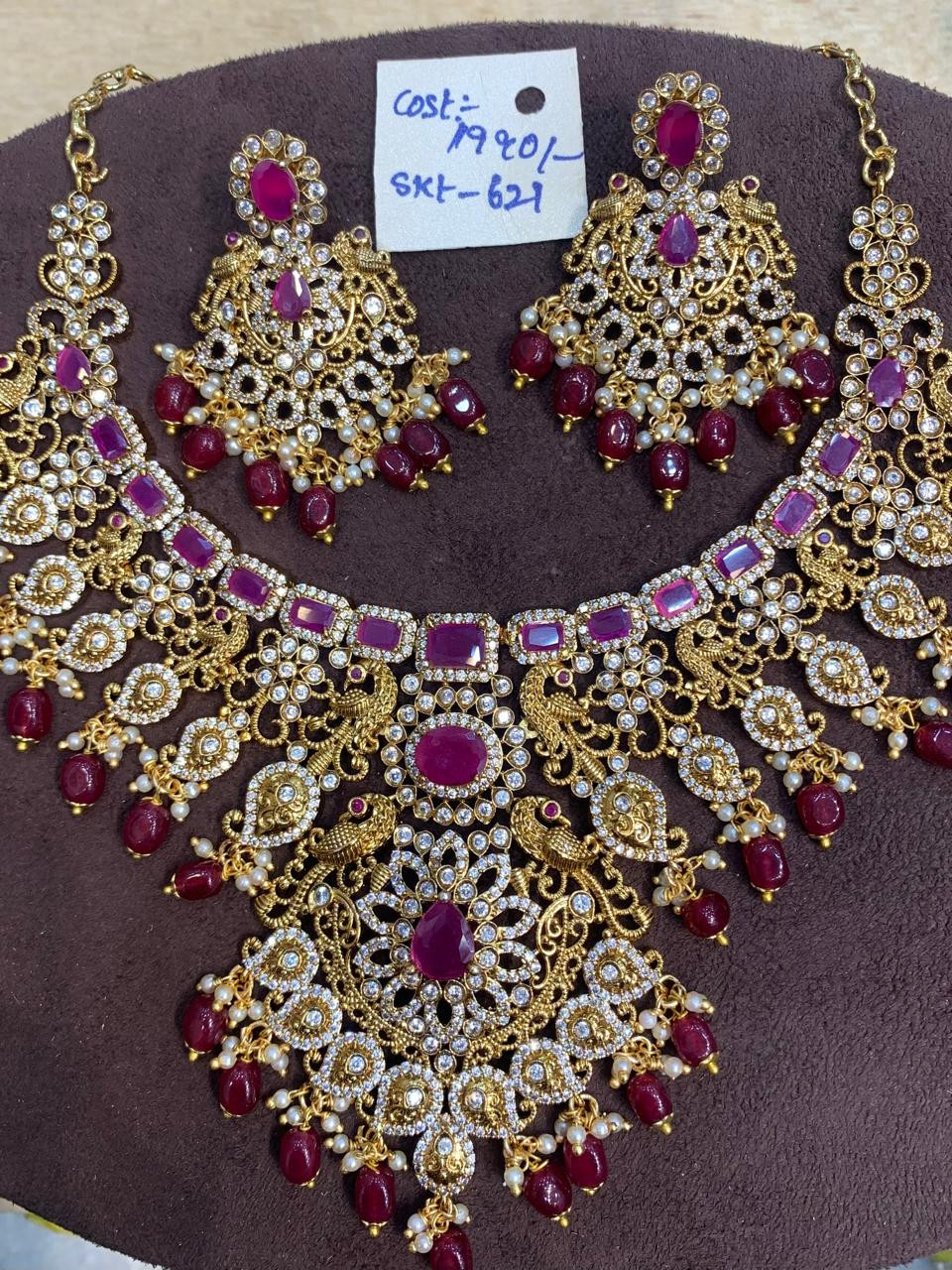 SHORT NECKLACE