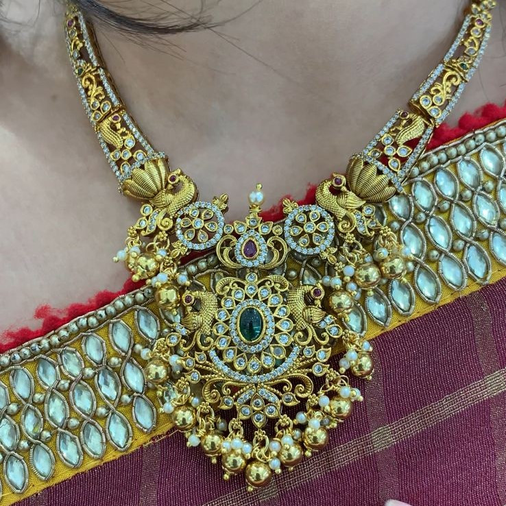 SHORT NECKLACE