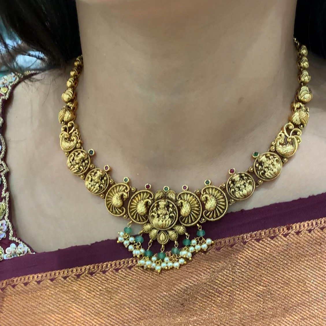SHORT NECKLACE