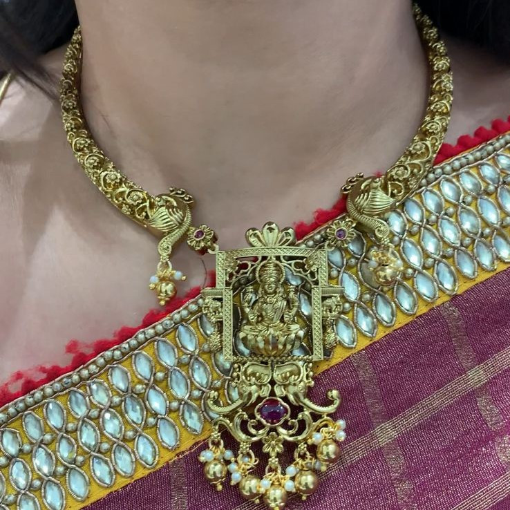 SHORT NECKLACE