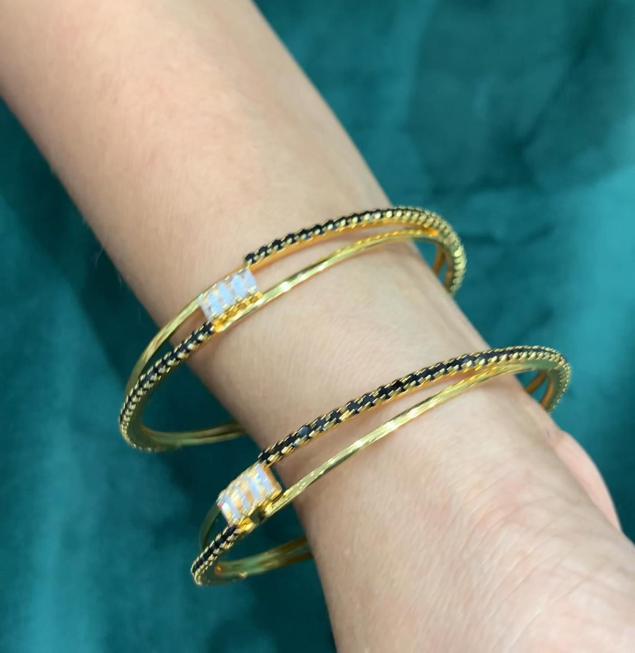 BANGLES