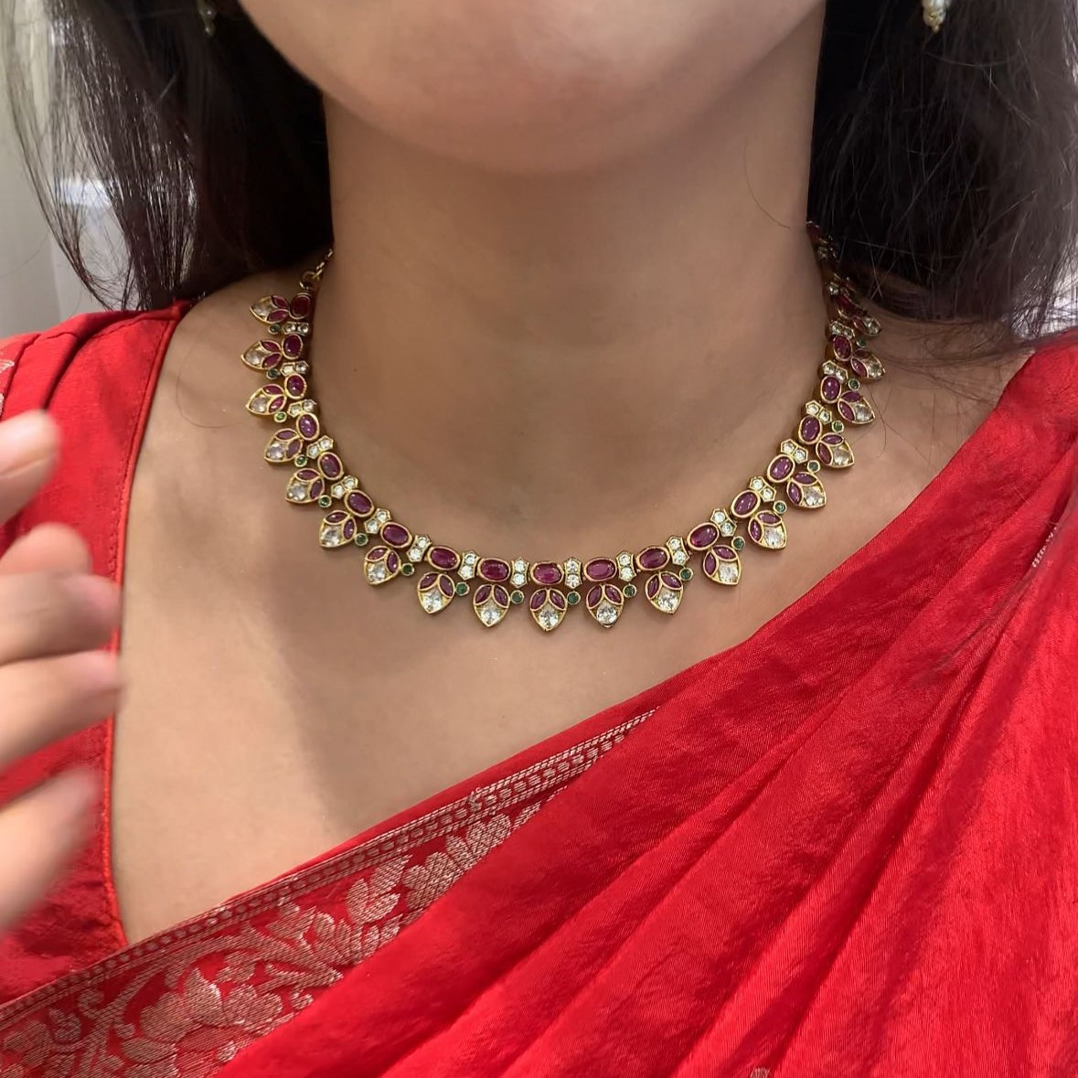 SHORT NECKLACE